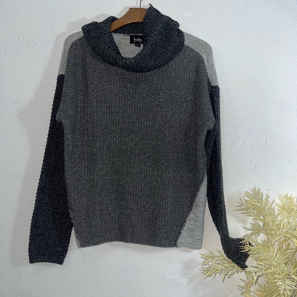 By&By sweater for women X-Large not new but in great Condition Grey And Black.